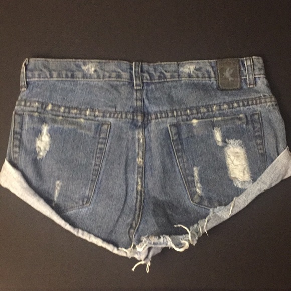 One Teaspoon Very Distressed High Waisted Shorts - Picture 4 of 8